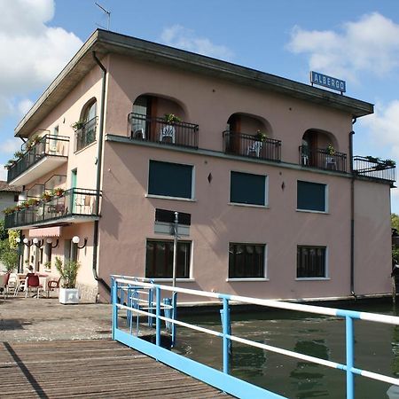 Albergo Ristorante Punta Dell'Est Clusane Eksteriør billede