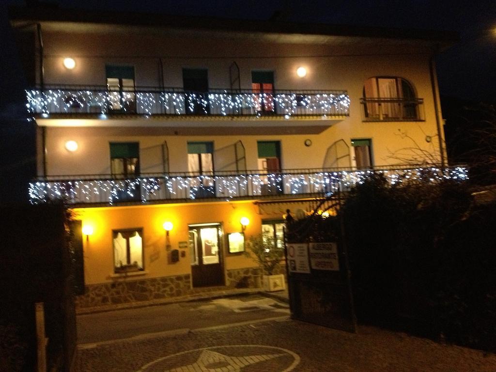 Albergo Ristorante Punta Dell'Est Clusane Eksteriør billede
