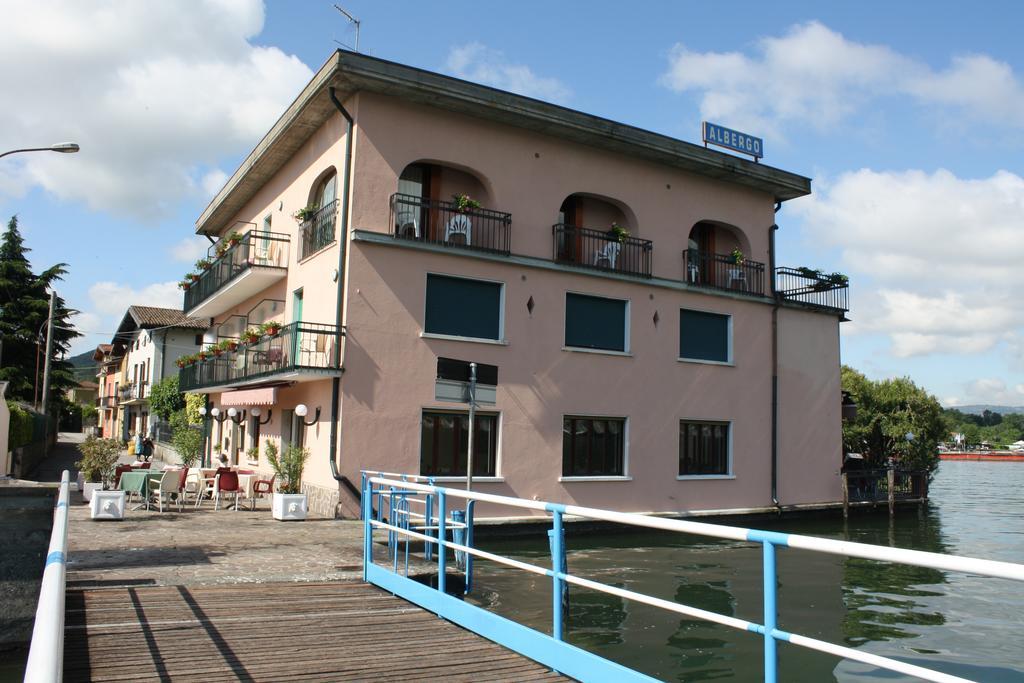 Albergo Ristorante Punta Dell'Est Clusane Eksteriør billede