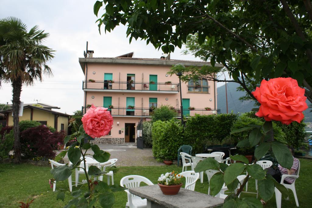 Albergo Ristorante Punta Dell'Est Clusane Eksteriør billede
